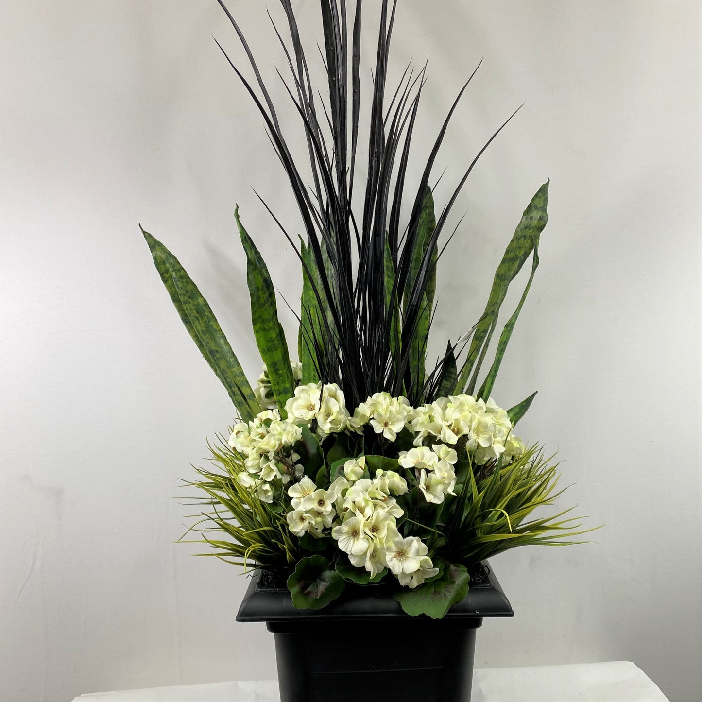 Whimsical White Tower Garden insert (Pick up Only)